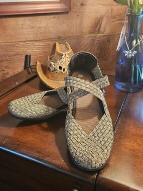 Bernie mev. Woven Metallic Taupe Flat Loafers